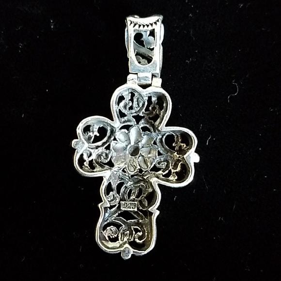 Sterling silver floral cross pendant - Picture 2 of 5